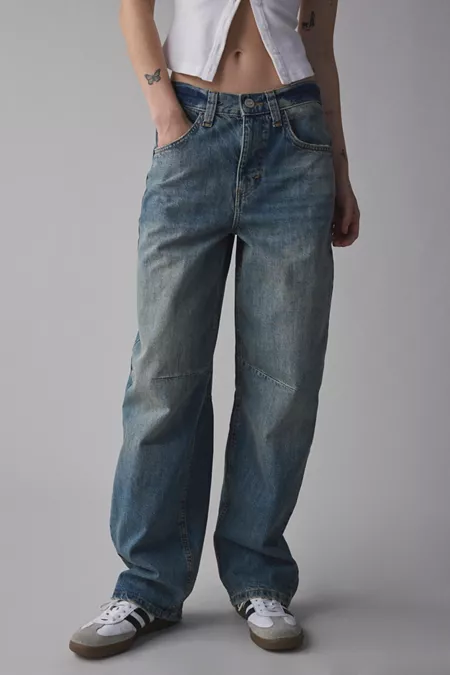 Barrel Jeans: The Comfortable Trend Shaping the U.S. Denim Scene 14 image 17