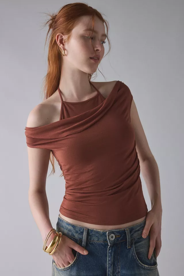 Halter Top: Analyzing their Enduring Popularity in the USA Fashion Market 7 Halter Top