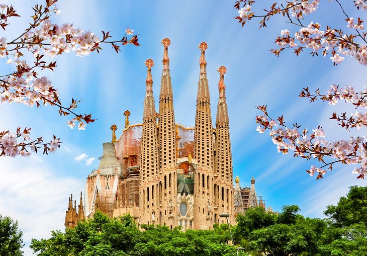Best Places to Travel in the World: Explore the Beauty of Our Planet 12 spain top attractions barcelonas sagrada familie and gaudi sites